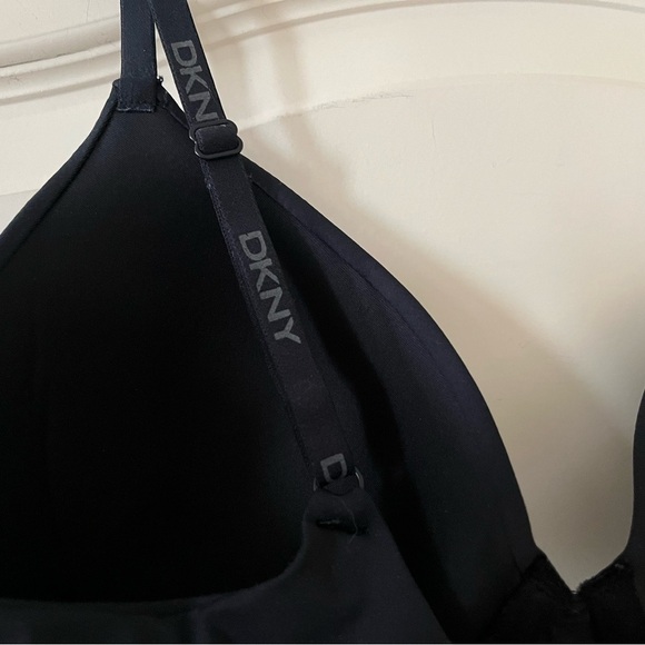 New! DKNY Women's Black Bra size 36C adjustable with some padding - Picture 3 of 10
